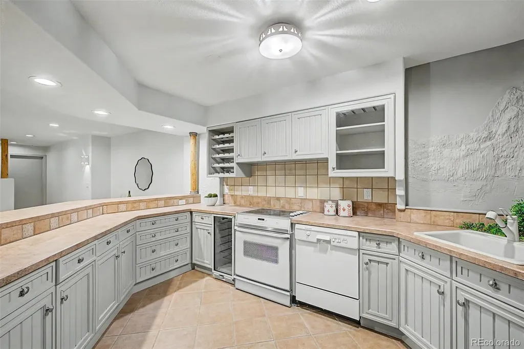 1519 E Maplewood Court Littleton CO 80121