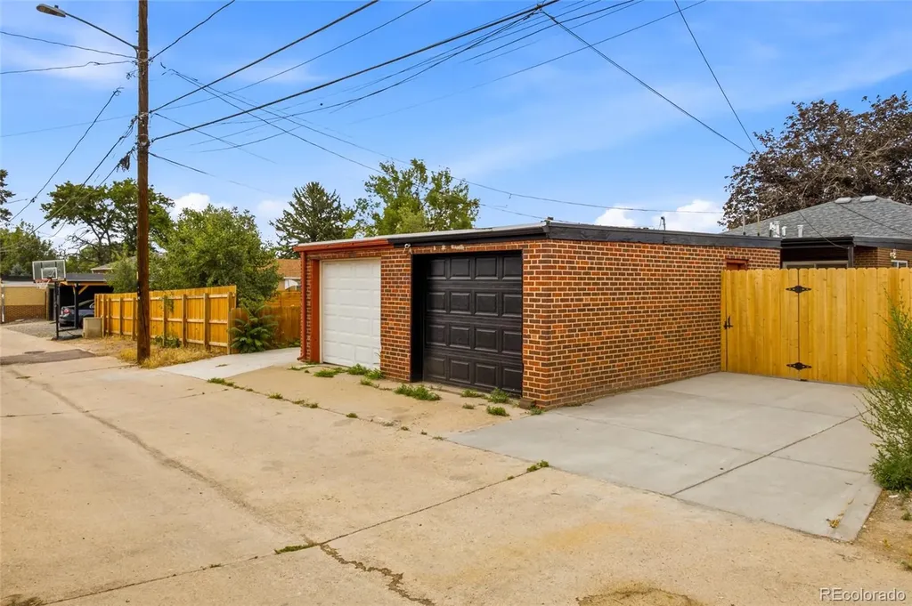 2823 N Madison Street Denver CO 80205