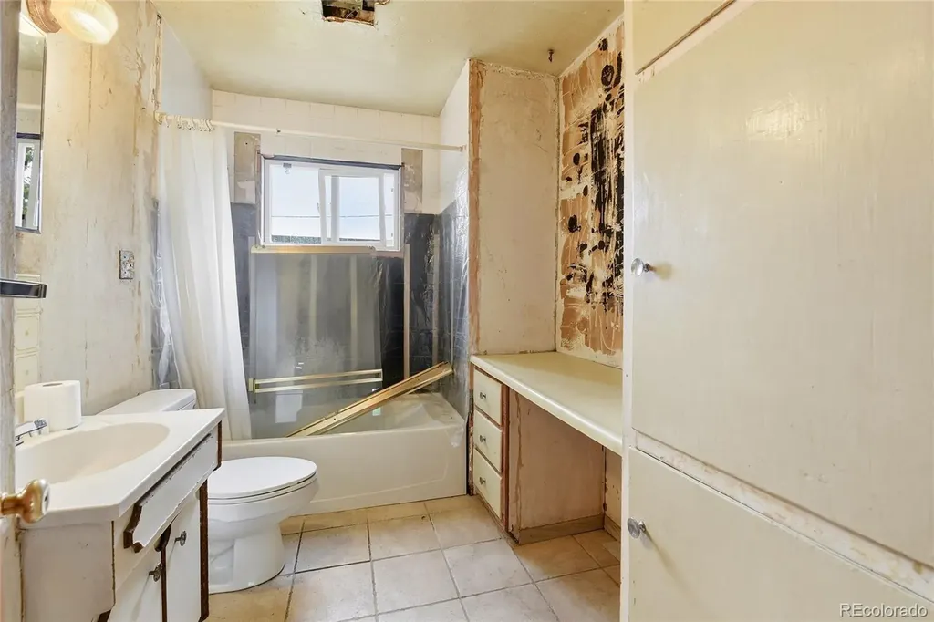 3817 S Inca Street Englewood CO 80110