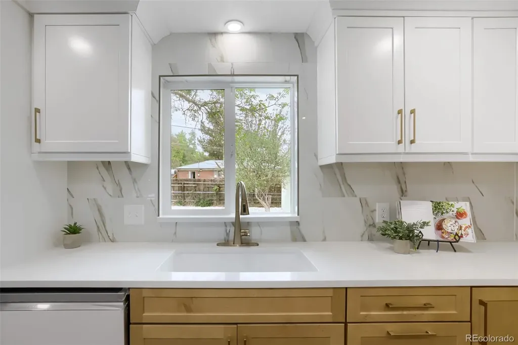 909 E 9th Avenue Broomfield CO 80020