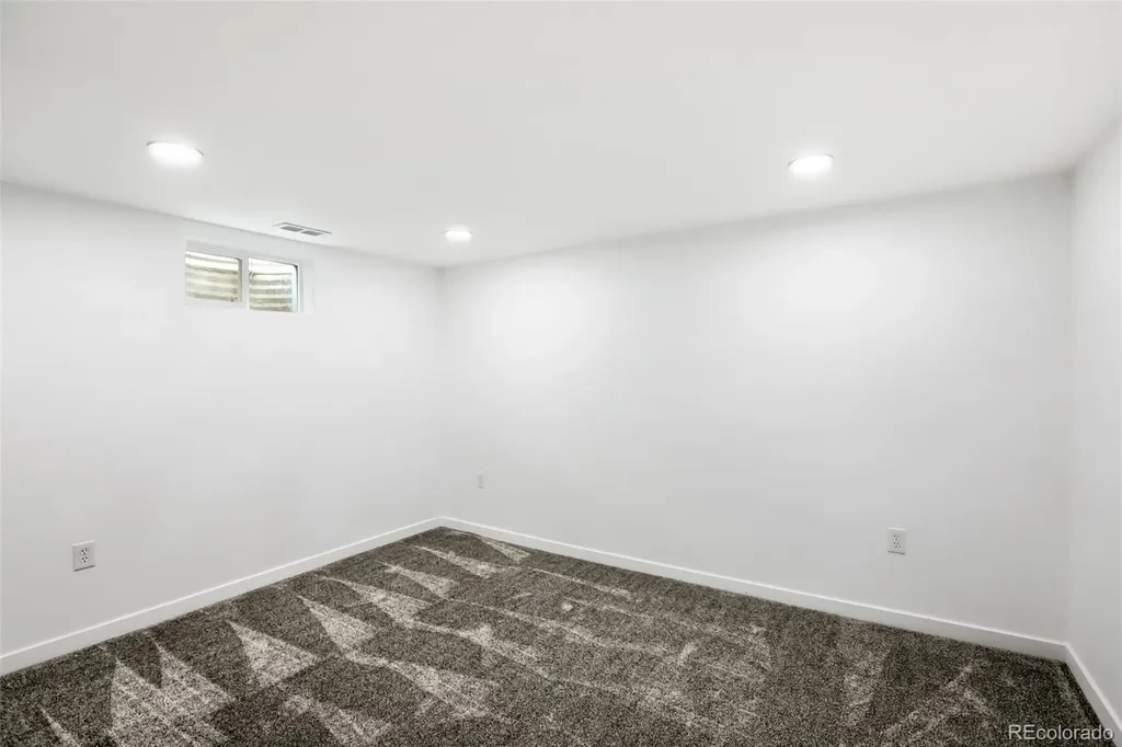 909 E 9th Avenue Broomfield CO 80020