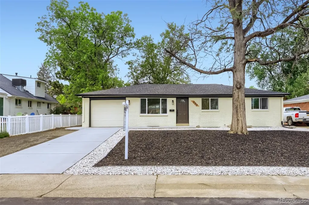 909 E 9th Avenue Broomfield CO 80020