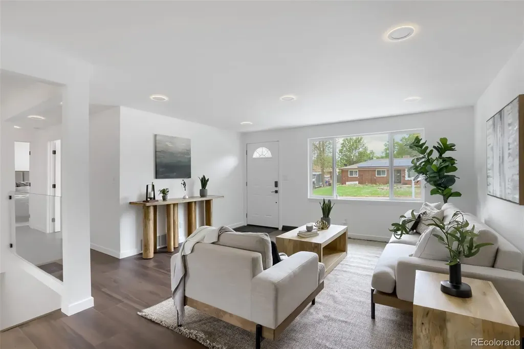 909 E 9th Avenue Broomfield CO 80020