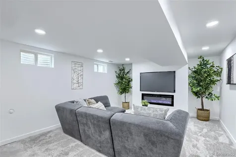 909 E 9th Avenue Broomfield CO 80020