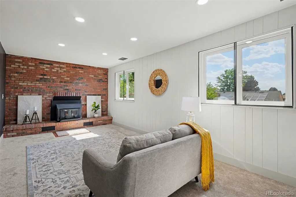 2065 S Rifle Street Aurora CO 80013