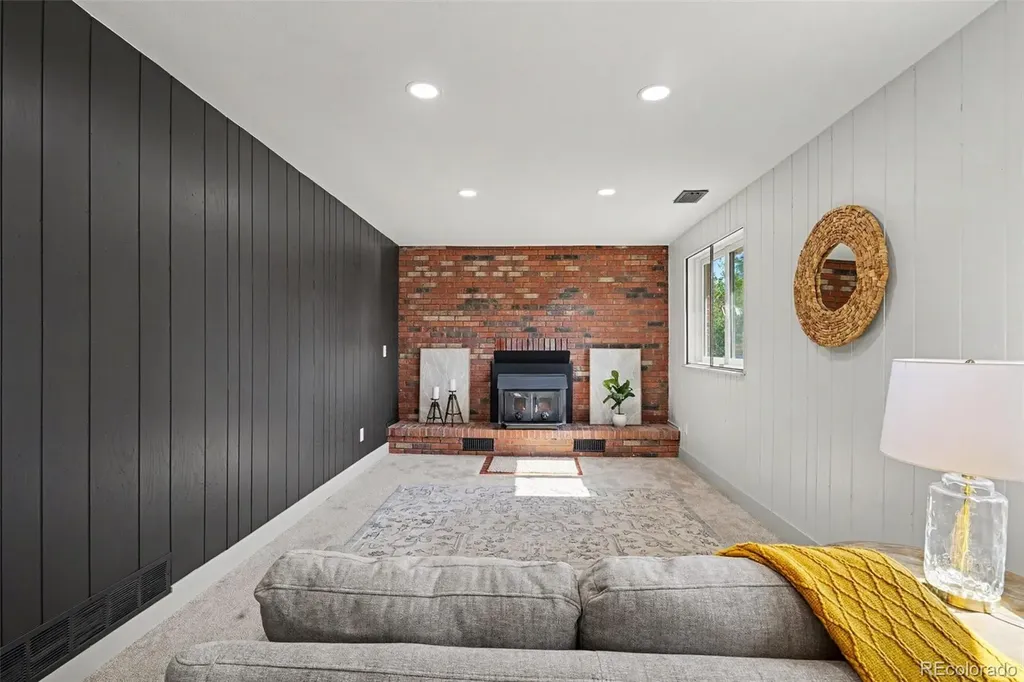 2065 S Rifle Street Aurora CO 80013