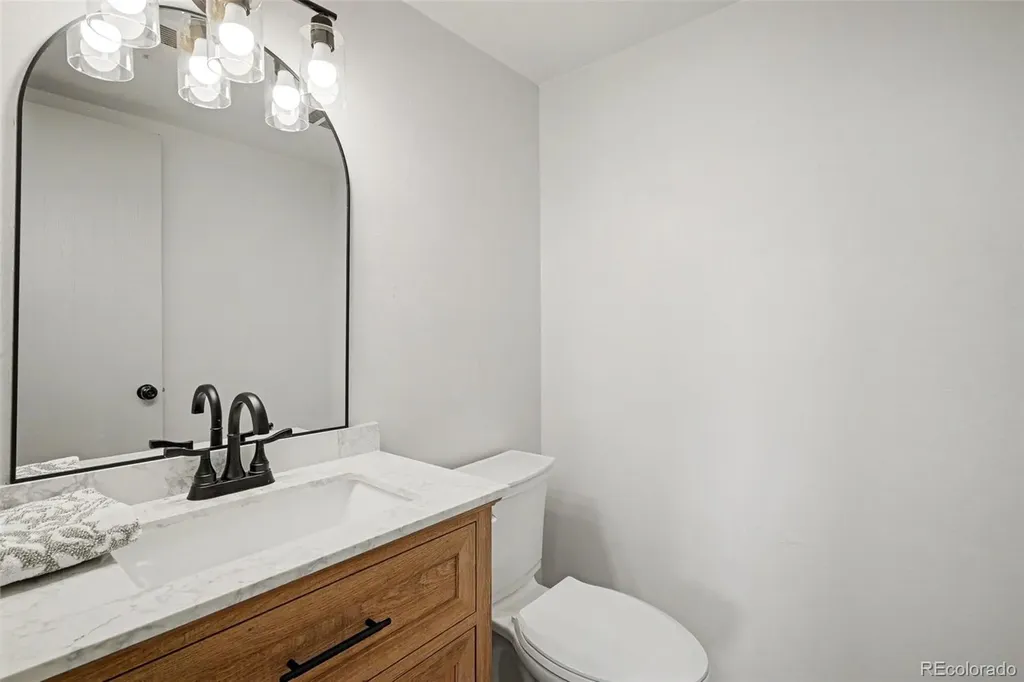 2065 S Rifle Street Aurora CO 80013