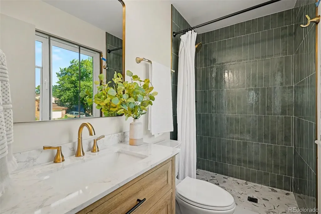 2065 S Rifle Street Aurora CO 80013