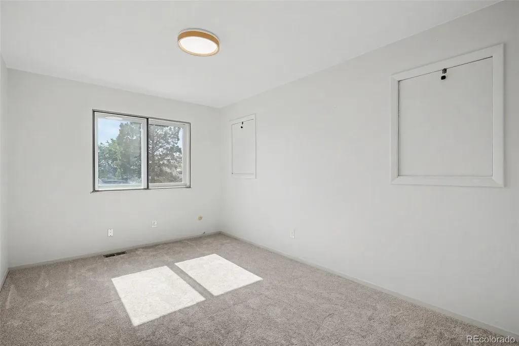 2065 S Rifle Street Aurora CO 80013