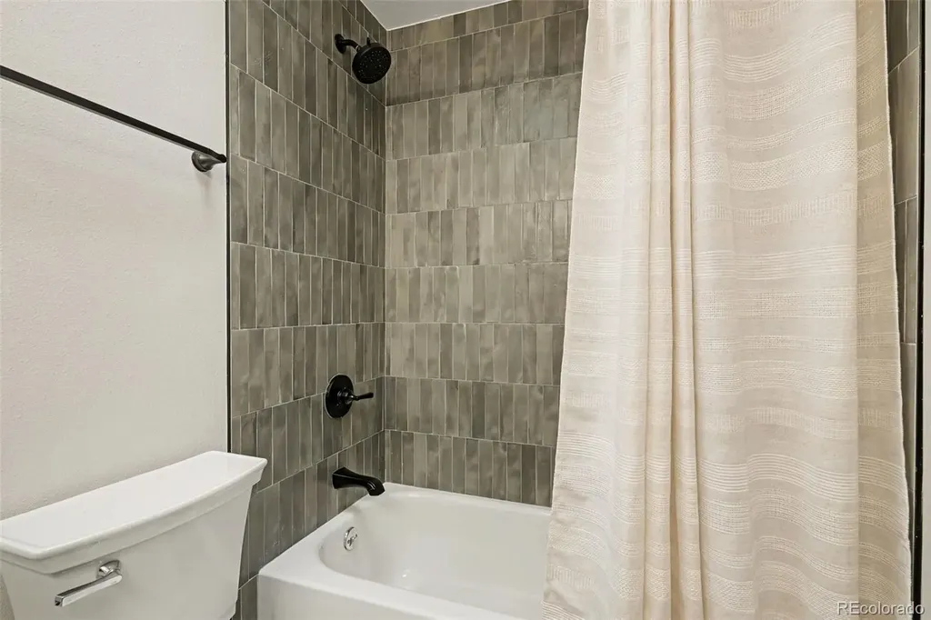 2065 S Rifle Street Aurora CO 80013