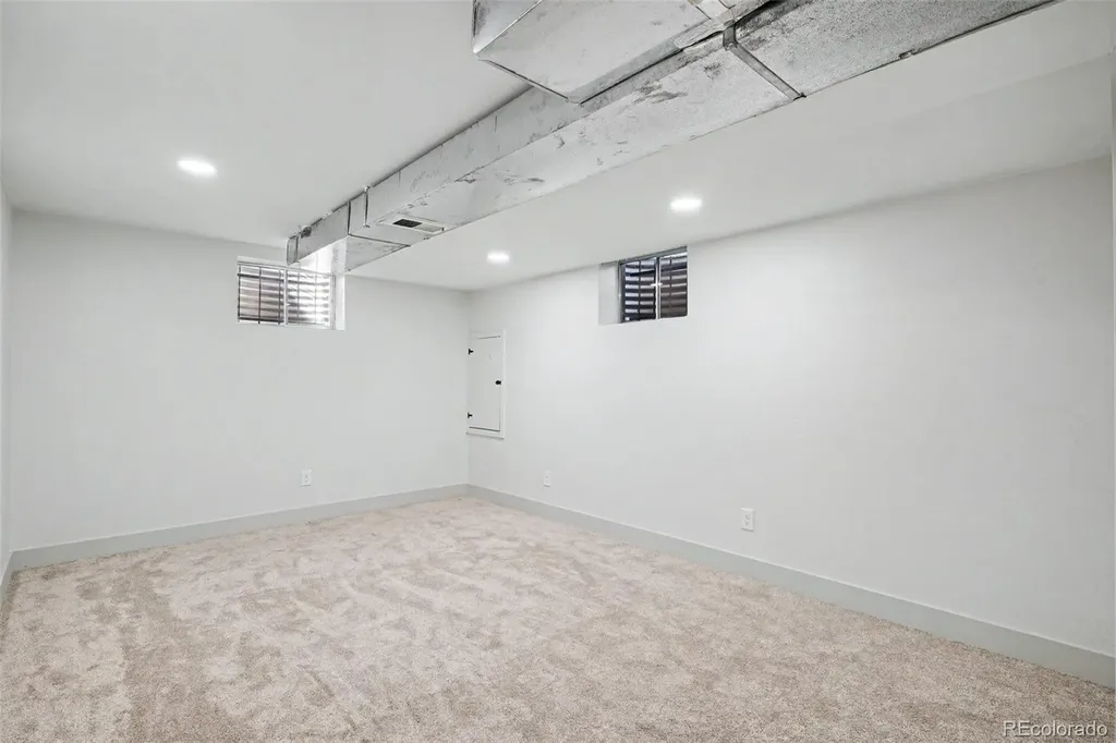 2065 S Rifle Street Aurora CO 80013