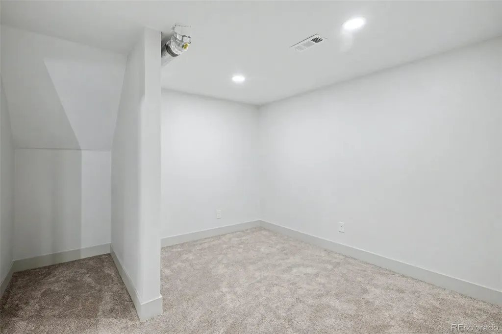 2065 S Rifle Street Aurora CO 80013