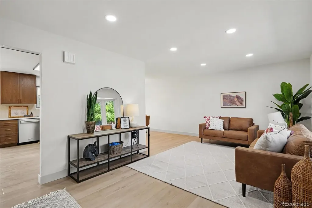 2065 S Rifle Street Aurora CO 80013