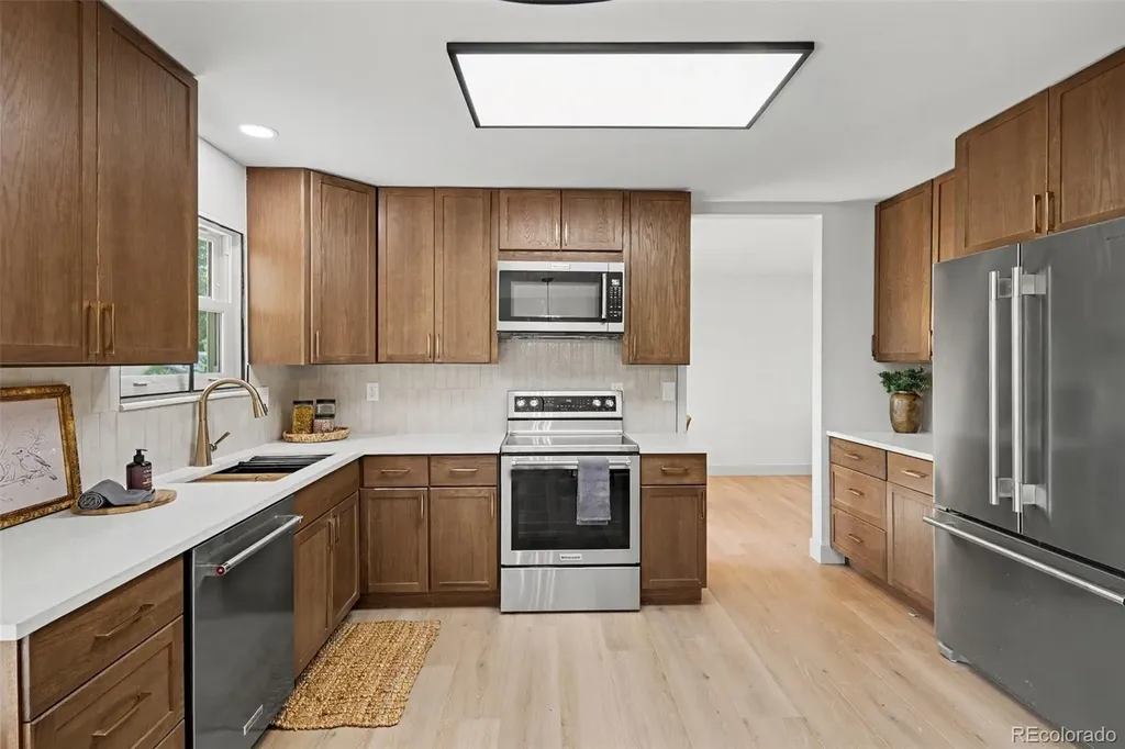 2065 S Rifle Street Aurora CO 80013