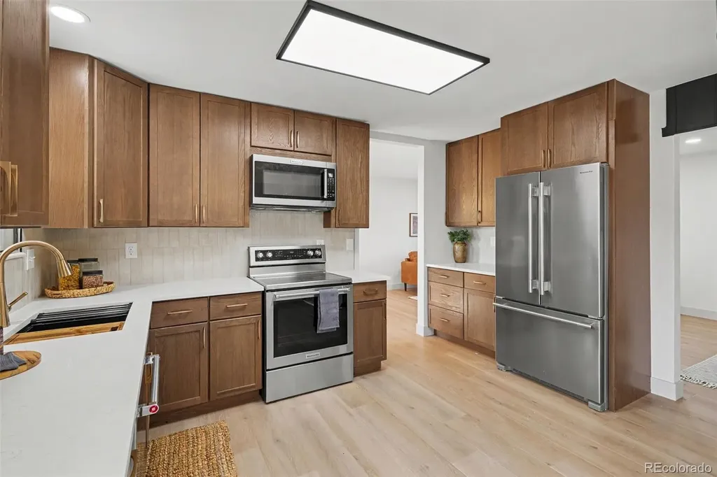 2065 S Rifle Street Aurora CO 80013