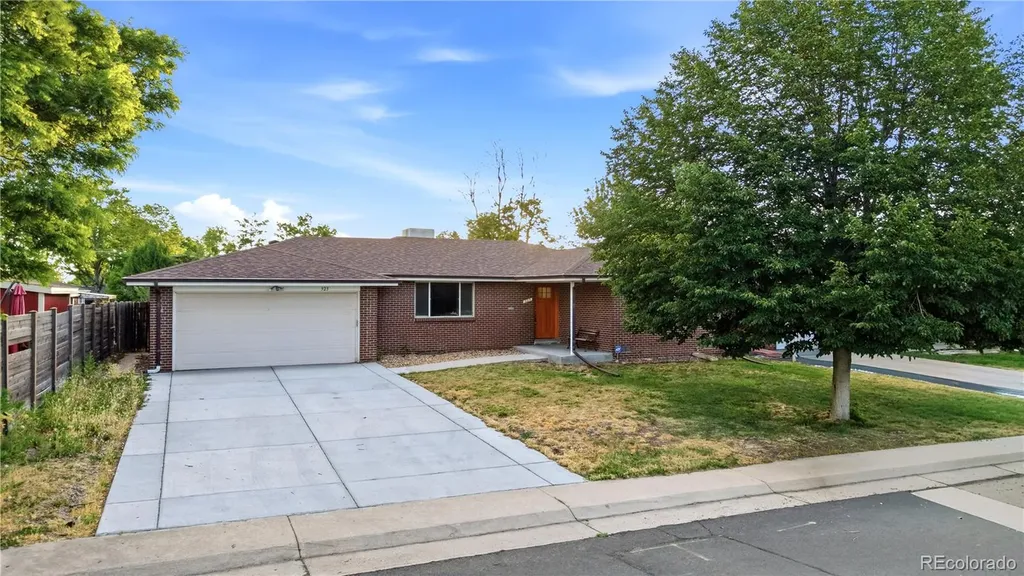 323 Fulton Street Aurora CO 80010