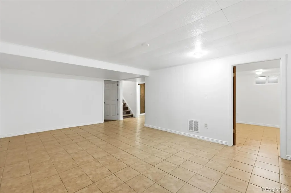 323 Fulton Street Aurora CO 80010