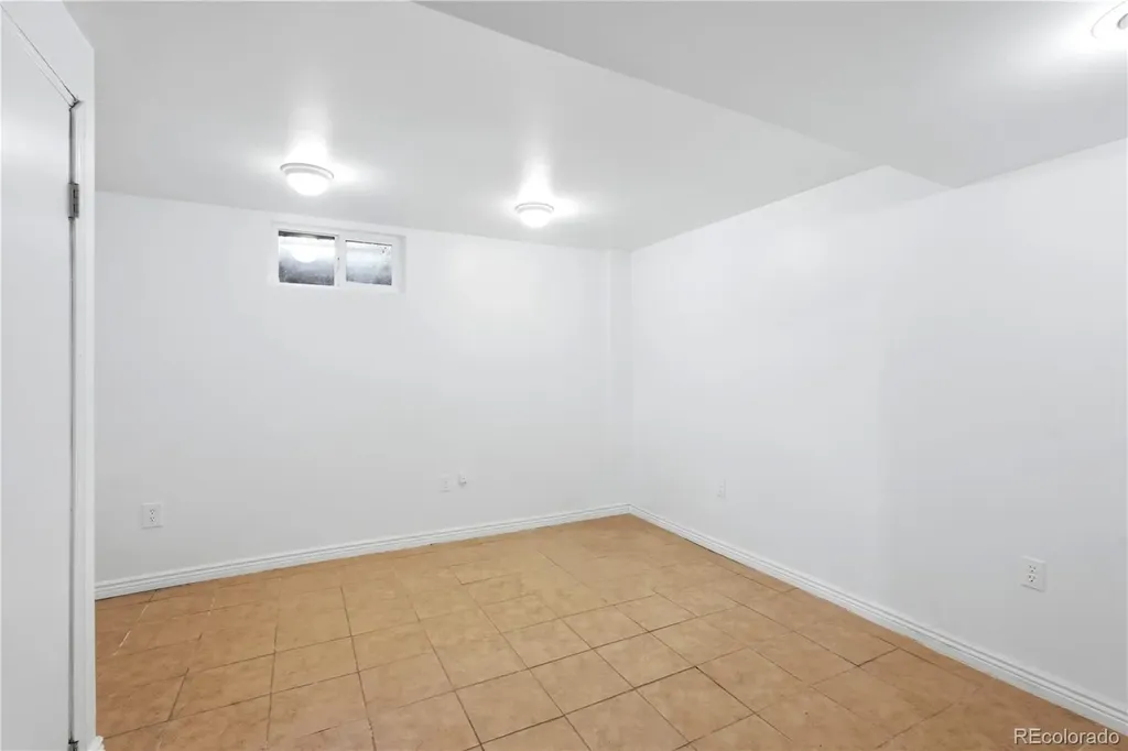 323 Fulton Street Aurora CO 80010