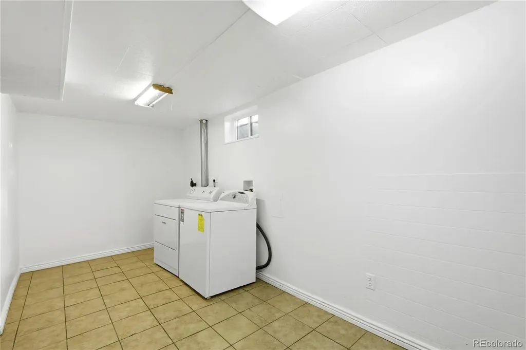 323 Fulton Street Aurora CO 80010