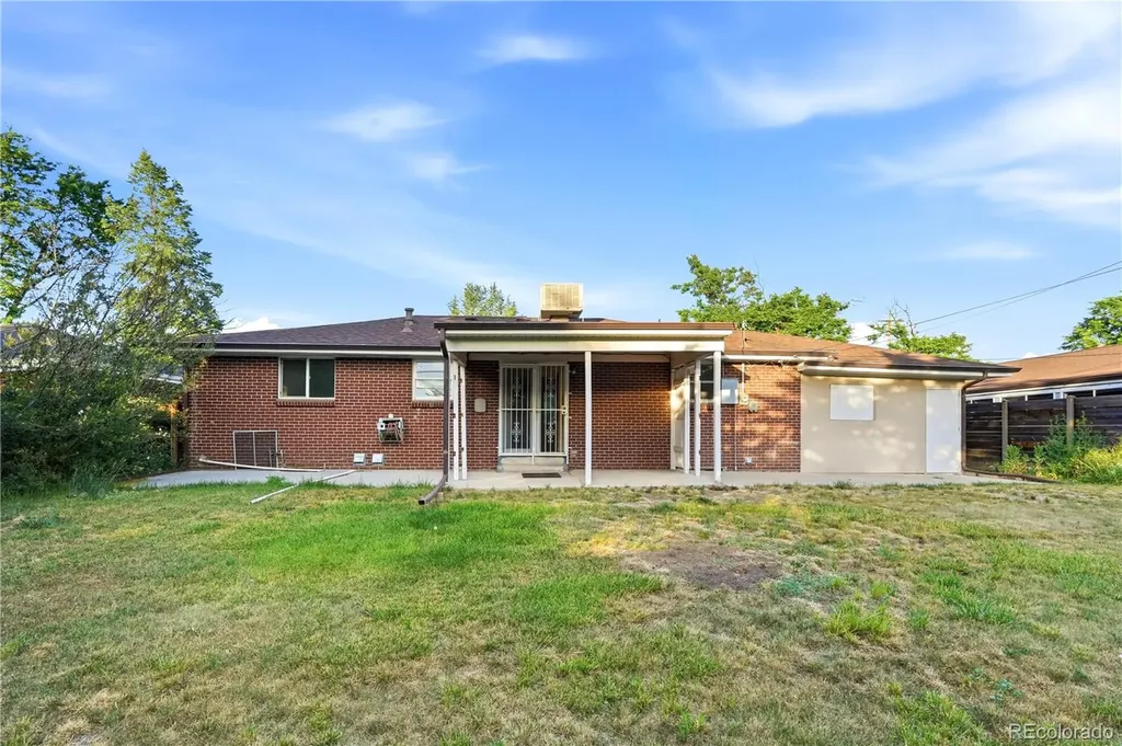 323 Fulton Street Aurora CO 80010
