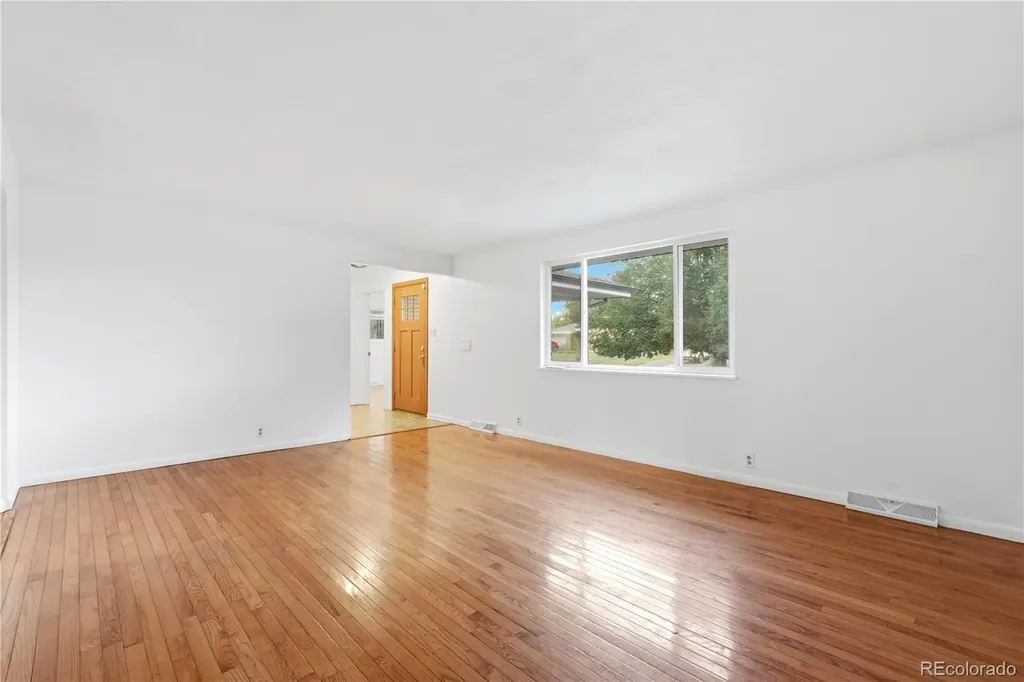 323 Fulton Street Aurora CO 80010