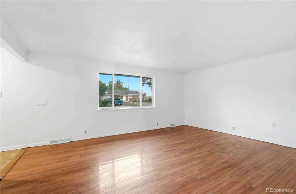 323 Fulton Street Aurora CO 80010