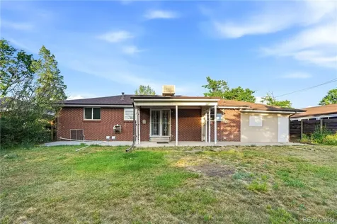 323 Fulton Street Aurora CO 80010