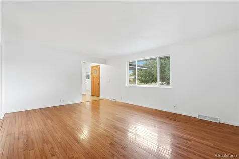 323 Fulton Street Aurora CO 80010