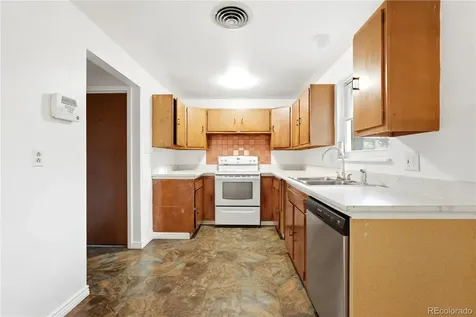 323 Fulton Street Aurora CO 80010