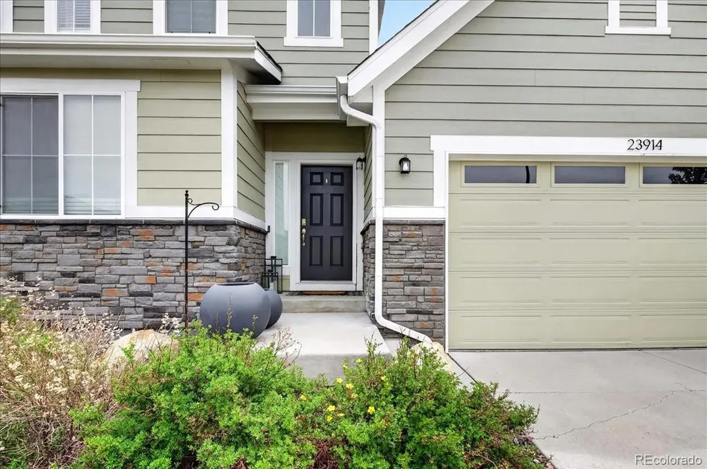 23914 E Rocky Top Place Aurora CO 80016