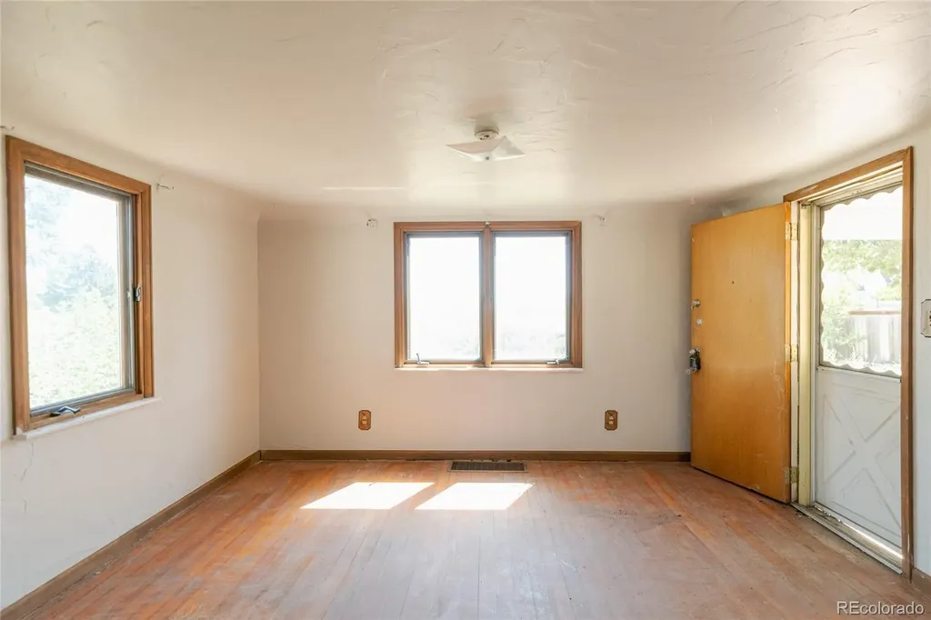935 S Lowell Boulevard Denver CO 80219