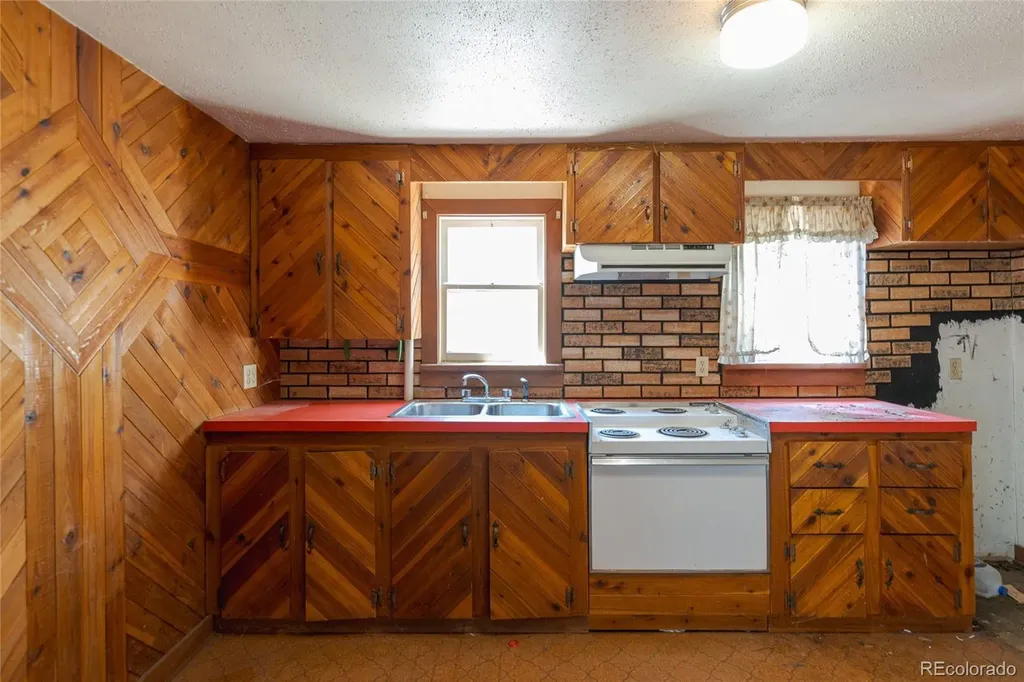935 S Lowell Boulevard Denver CO 80219