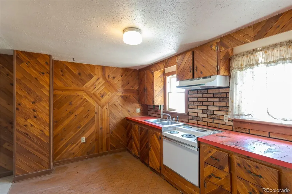 935 S Lowell Boulevard Denver CO 80219