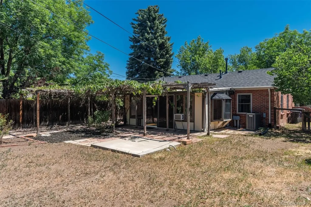 1219 Jasmine Street Denver CO 80220
