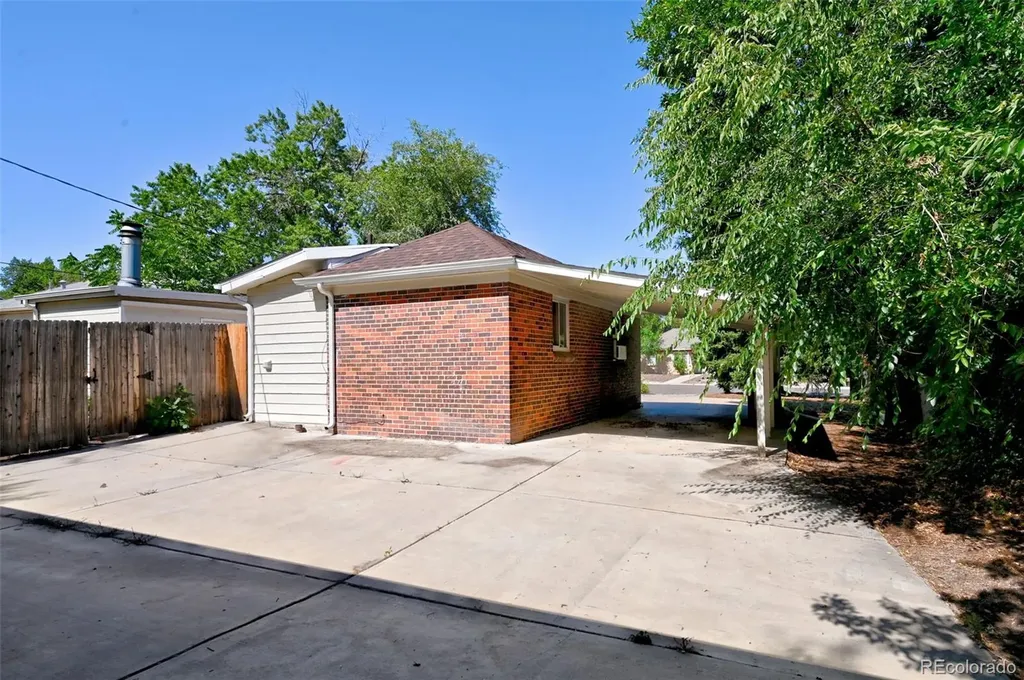 1054 Leyden Street Denver CO 80220