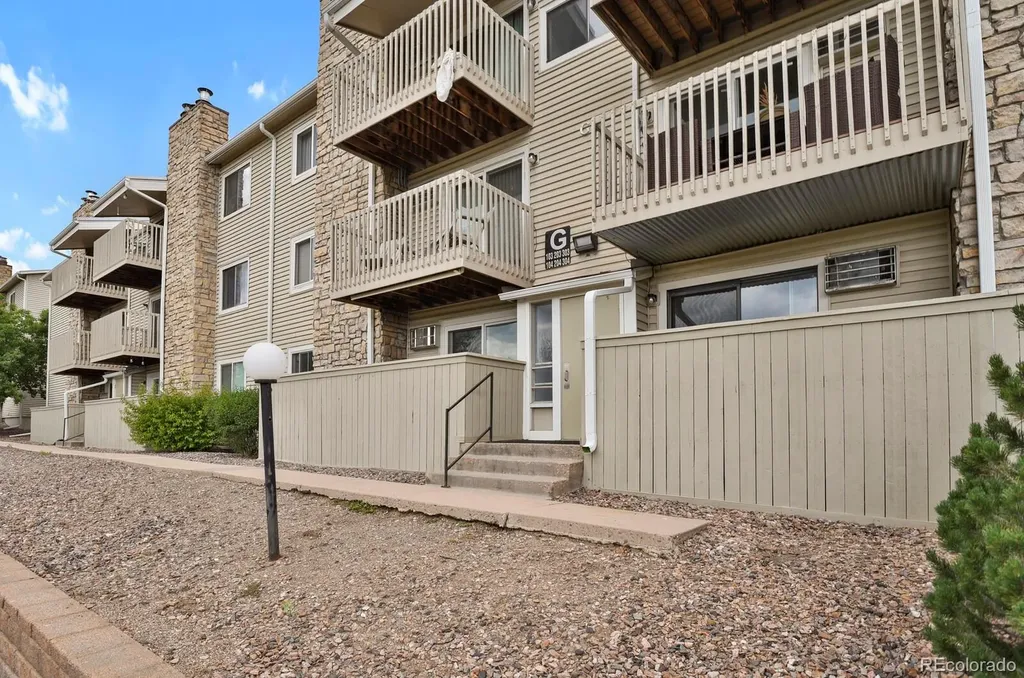 381 S Ames Street Lakewood CO 80226
