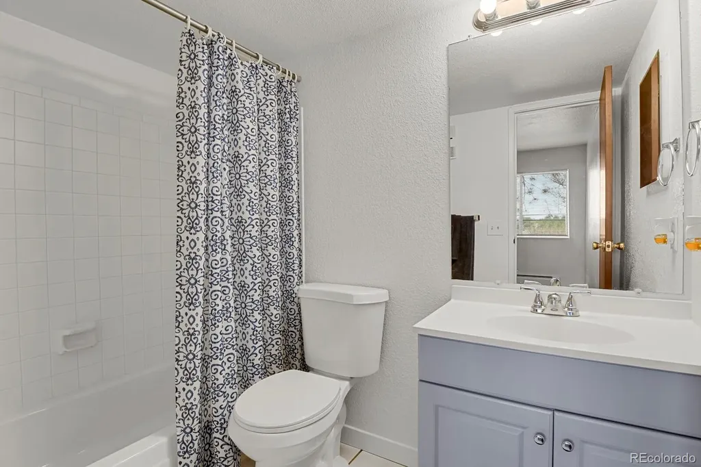 381 S Ames Street Lakewood CO 80226