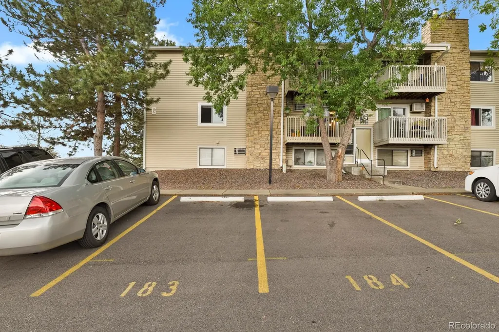 381 S Ames Street Lakewood CO 80226