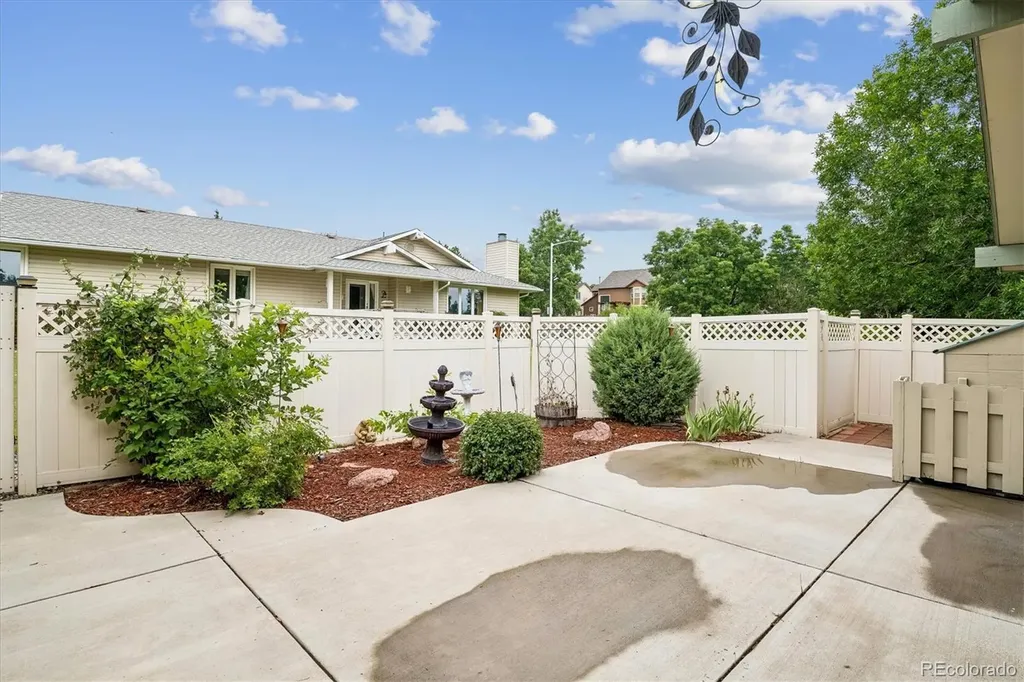8 Walter Way Broomfield CO 80020