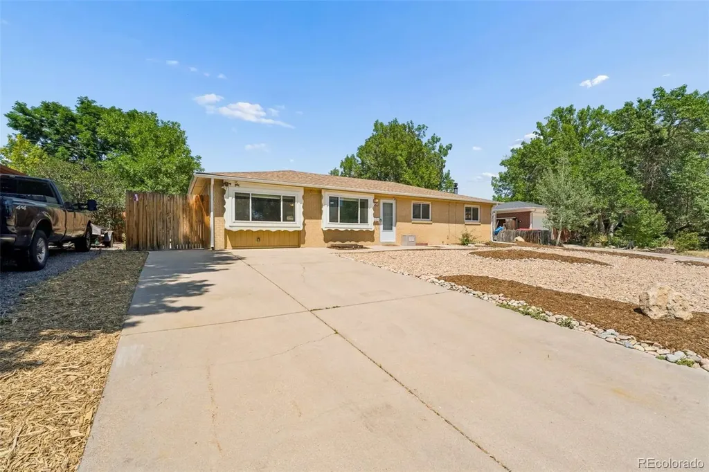 957 E 9th Avenue Broomfield CO 80020