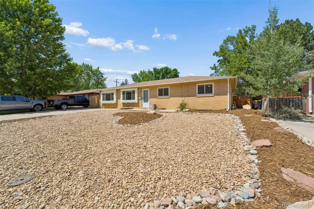 957 E 9th Avenue Broomfield CO 80020