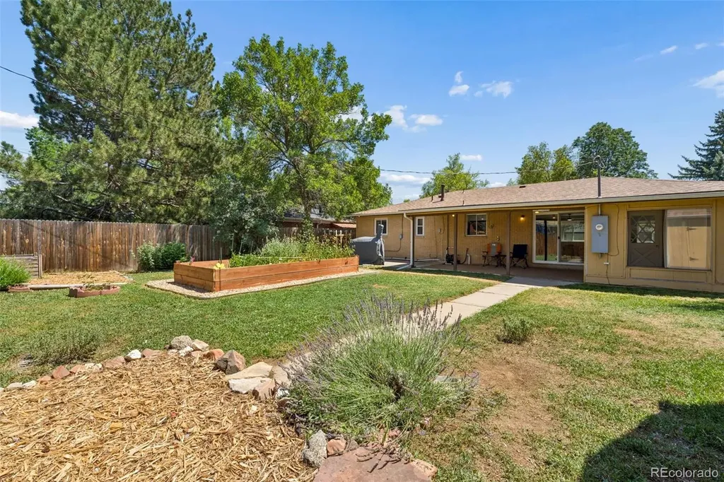 957 E 9th Avenue Broomfield CO 80020