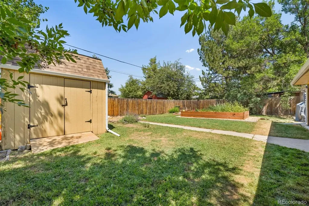 957 E 9th Avenue Broomfield CO 80020