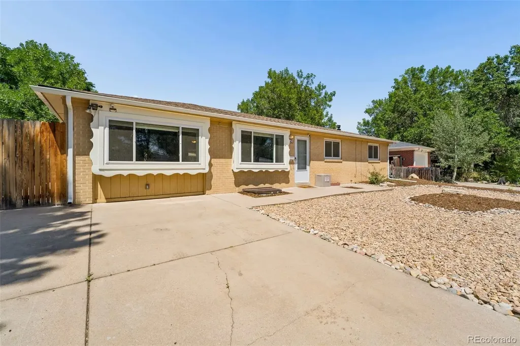 957 E 9th Avenue Broomfield CO 80020