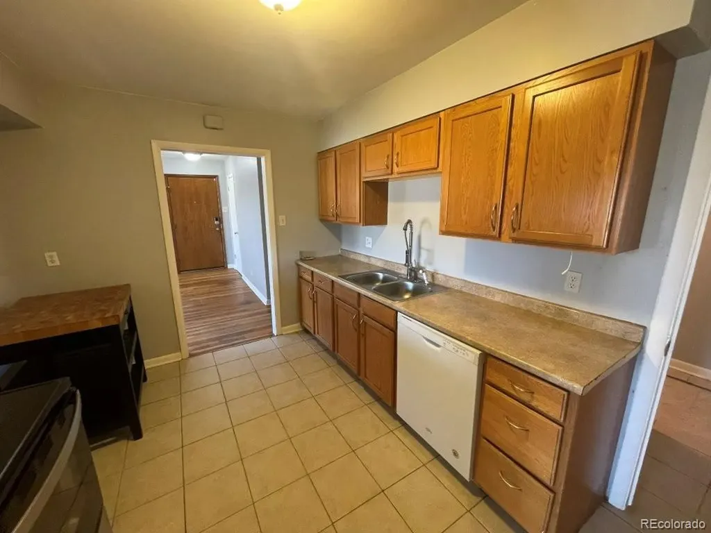 2220 Ironton Street Aurora CO 80014