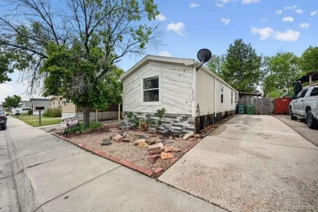 4956 E 97th Place Denver CO 80229