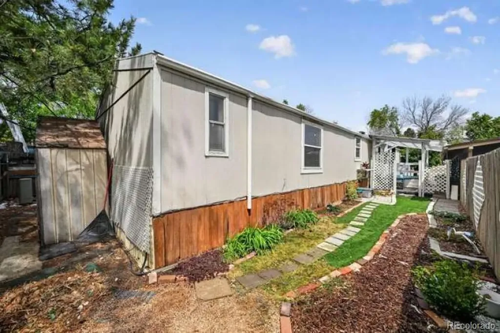 4956 E 97th Place Denver CO 80229