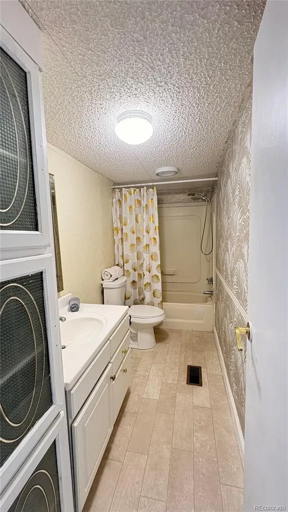 4956 E 97th Place Denver CO 80229