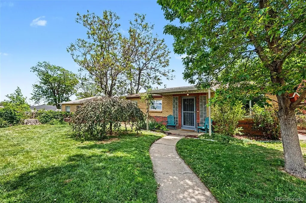 3078 Albion Street Denver CO 80207