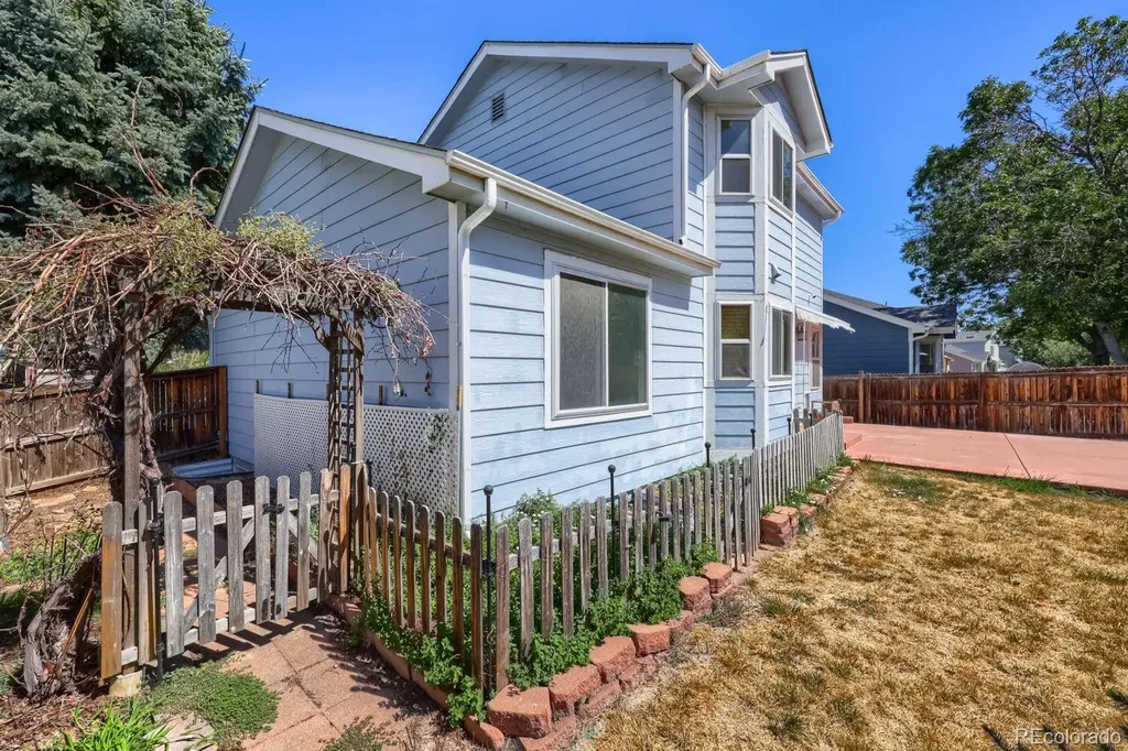 4324 Ceylon Court Denver CO 80249